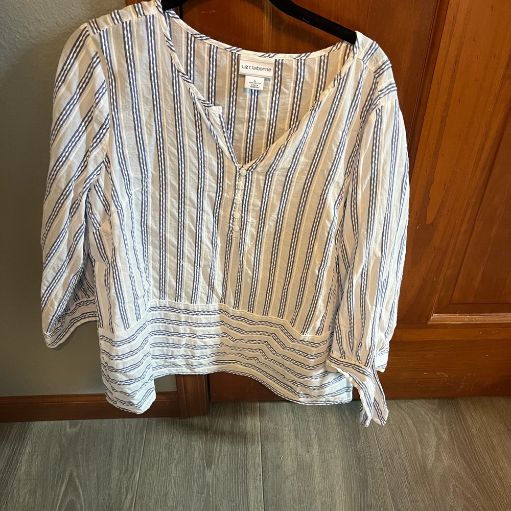 Liz Claiborne White and Gray Boxy Blouse with Tie Front